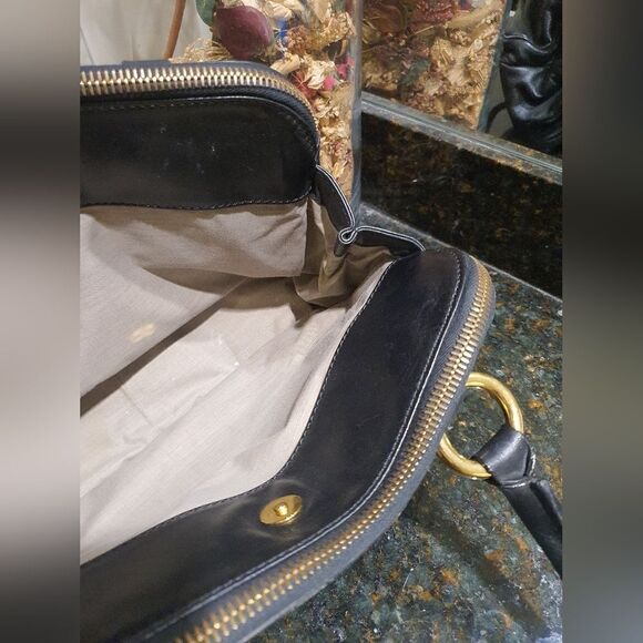 Marc Jacobs Black Crossbody Bag with Gold Details - Picture 7 of 11